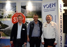 Het team van Voen Vöhringer GmbH & Co. KG was aanwezig afdekconstructies voor commerciële fruitteelt te presenteren. Op de foto: Ferdinand Sailer, Managing Director Reinhard Vöhringer en Franklin Trouw van het partnerbedrijf in Australië.